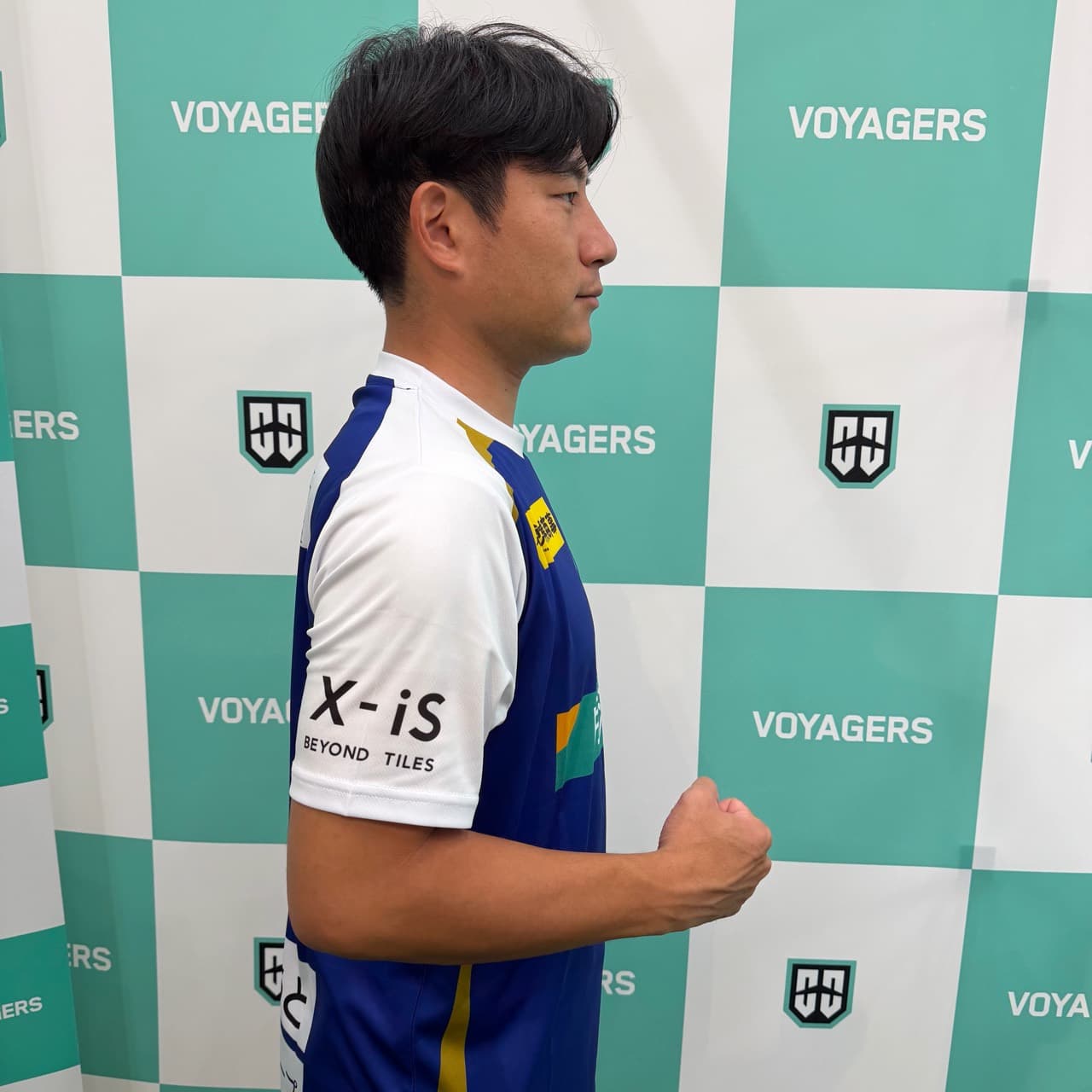 応援ユニフォームの右袖と側面