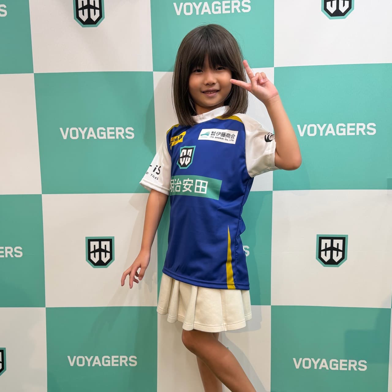 子ども用ユニフォームの正面の着用写真