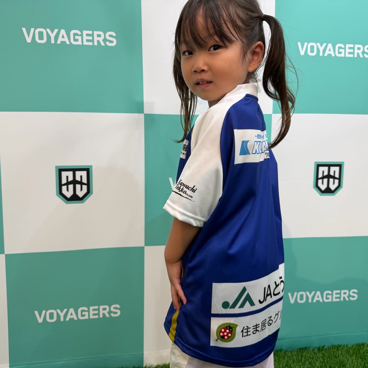 子ども用ユニフォームの背面の着用写真